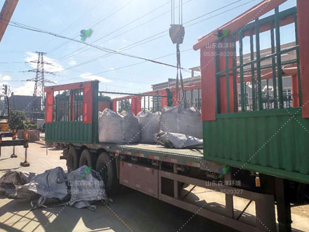 河北50噸鐵碳填(tian)料(liao)卸貨現場